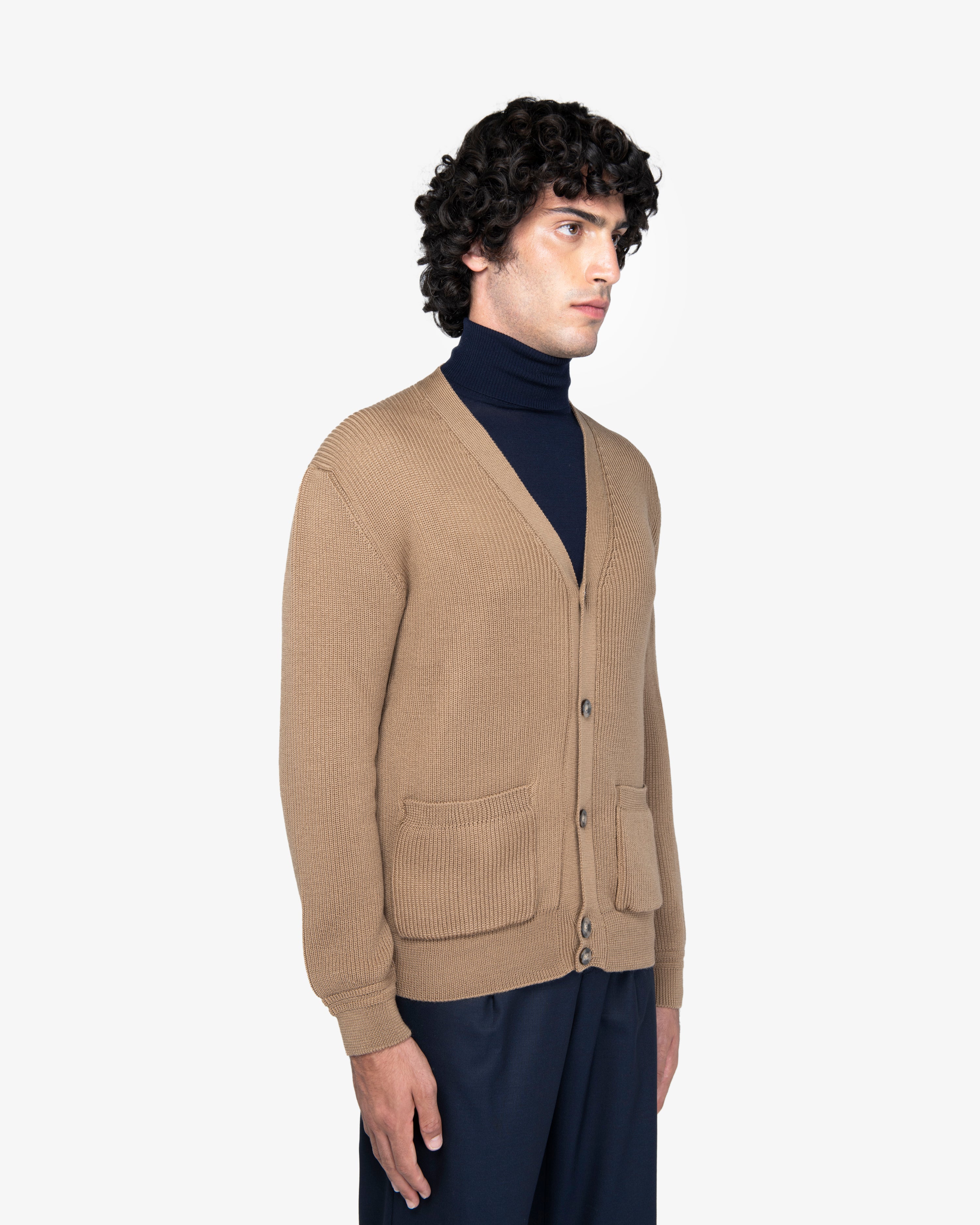 Cardigan a costa inglese in lana cammello
