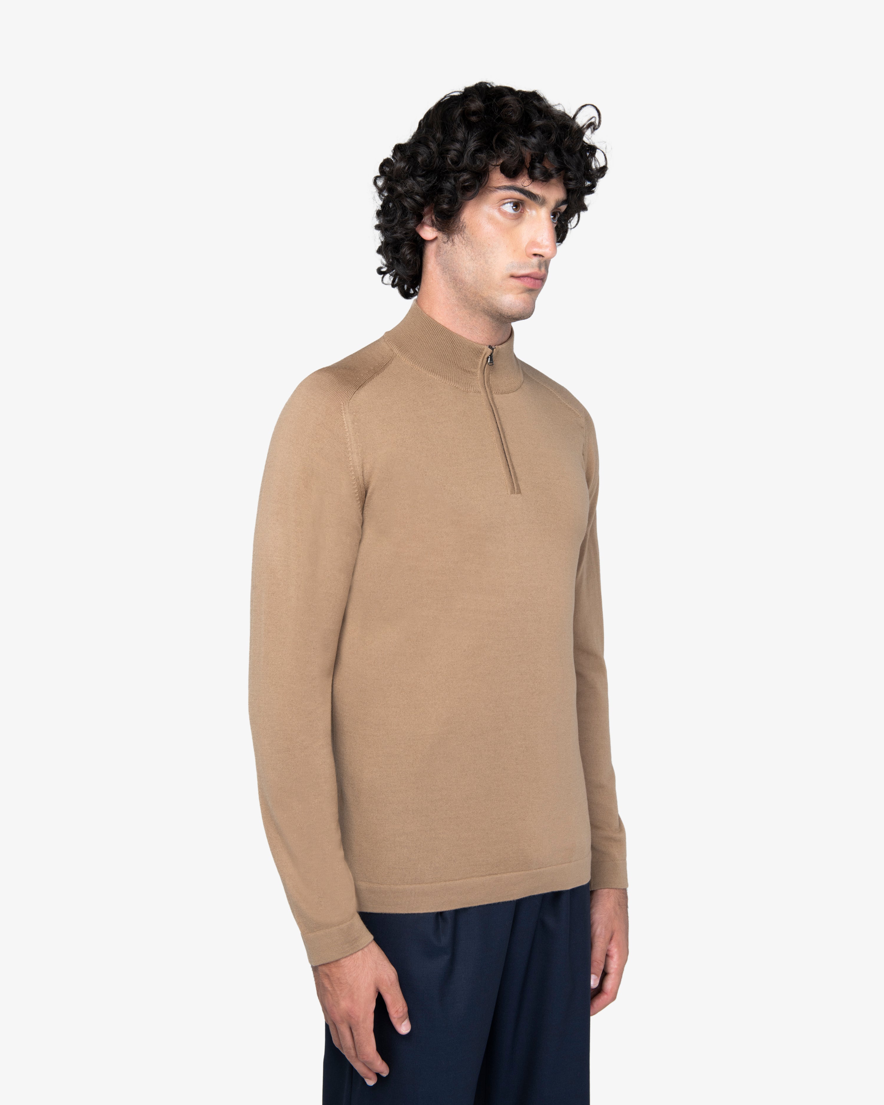 Maglia lupetto con zip in lana cammello