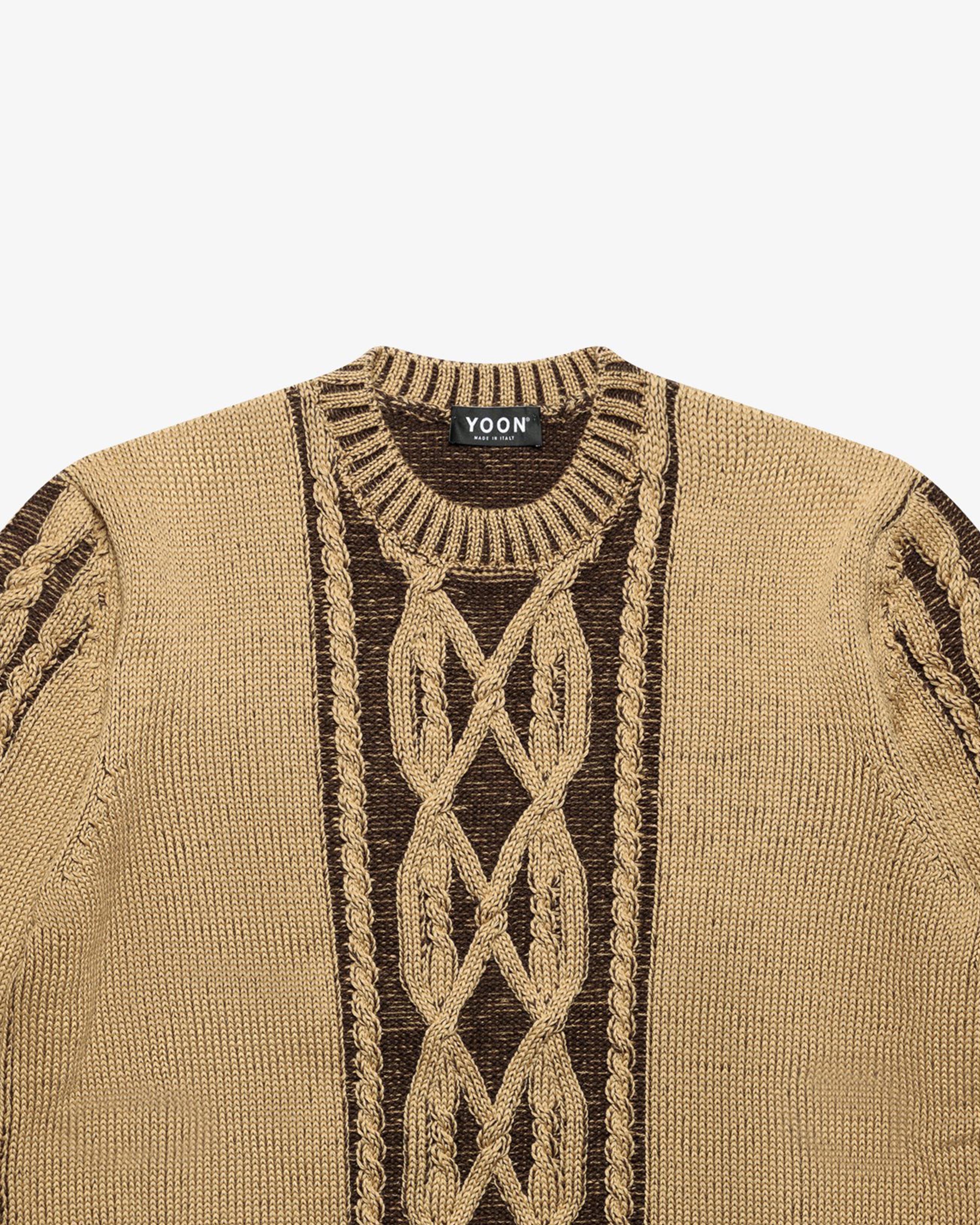 Maglione girocollo a trecce cammello